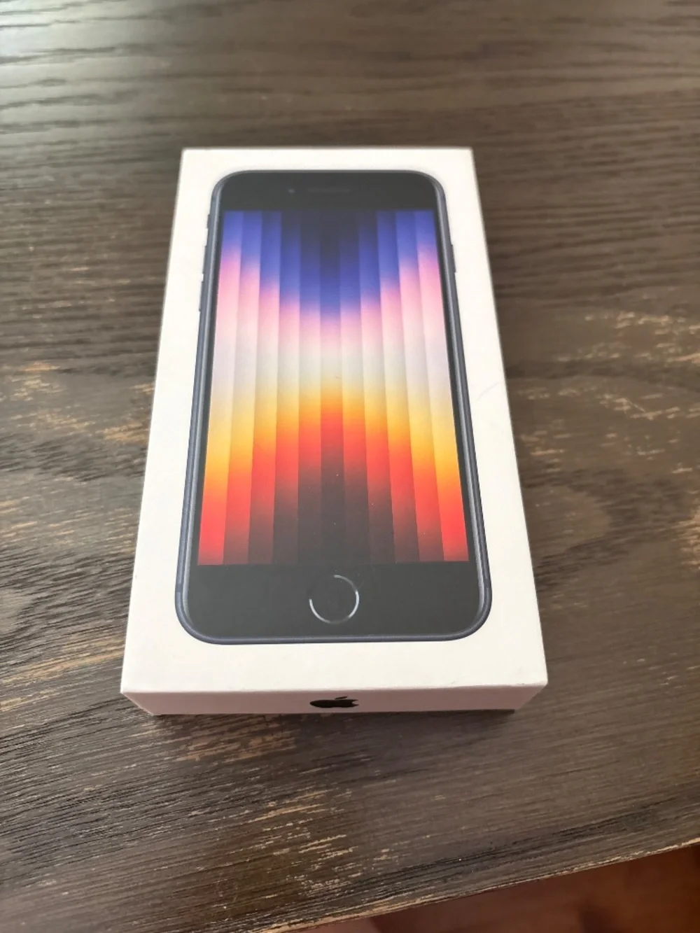 iPhone SE comes with box